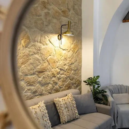 Aragma Vakantiehuis Adamantas (Milos)