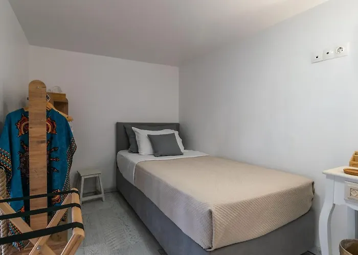 Aragma Adamantas (Milos)