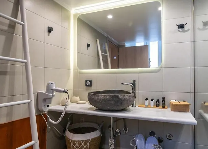 Aragma * Adamantas (Milos)